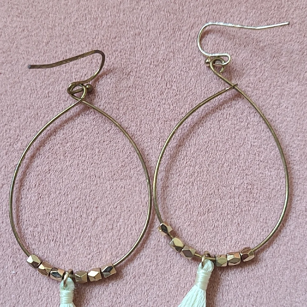Gold and Cream Jewelry Set (2 Earrings, 1 Bracelet) - Picture 3 of 10